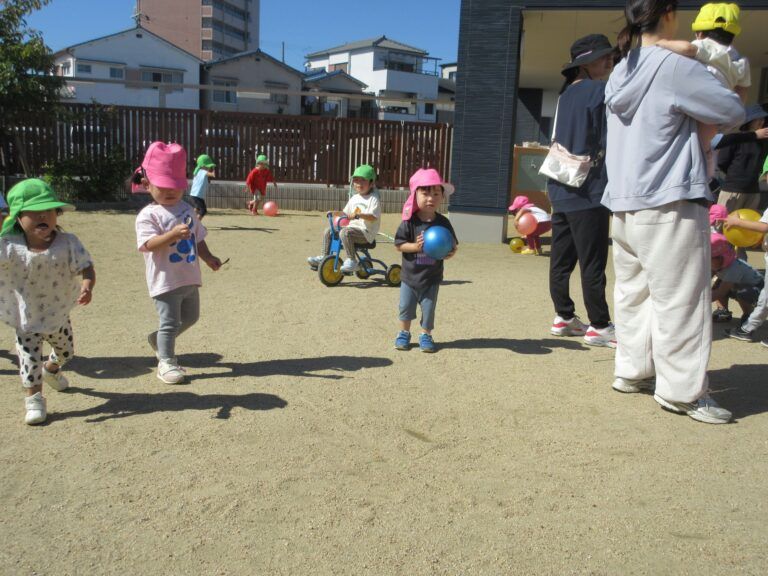 大好き～♡園庭遊び(1歳だいち組)